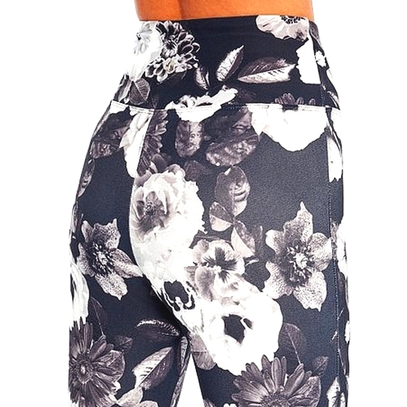 💚BALANCE COLLECTION 💕Black & White Leggings🦓 - Picture 3 of 5